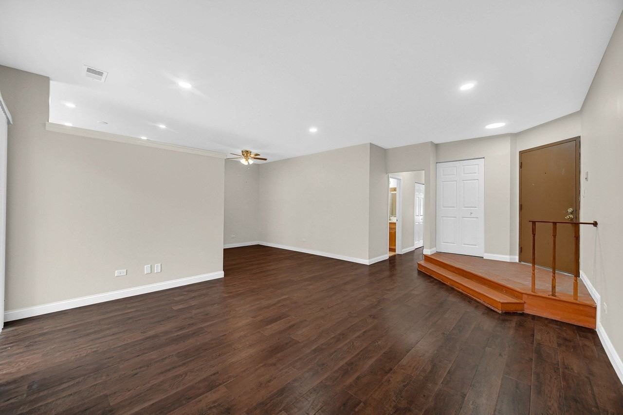 1661 Commodore Ct #3 - Photo 4 of 28