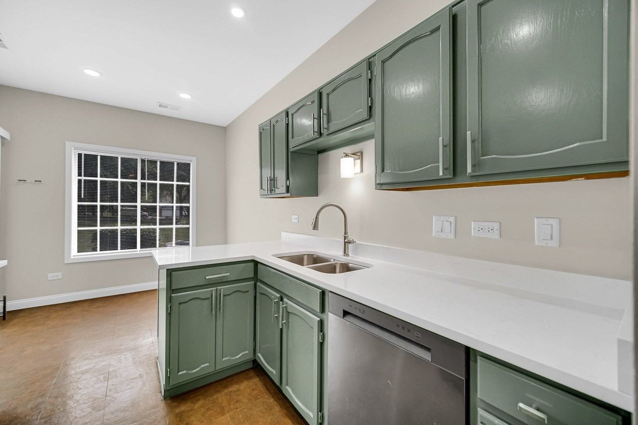 1661 Commodore Ct #3 - Photo 6 of 28