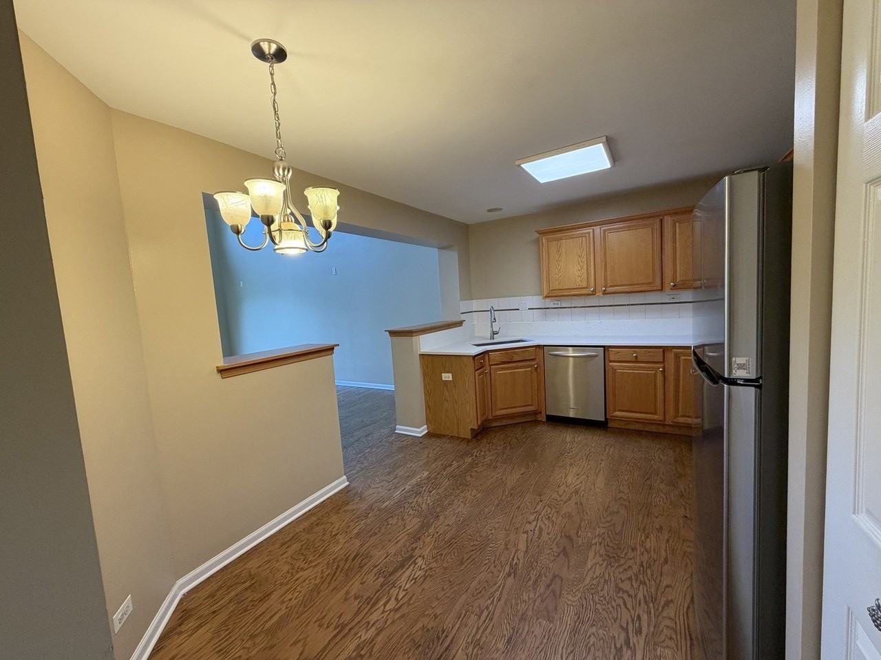 3257 Cool Springs Ct - Photo 5 of 13