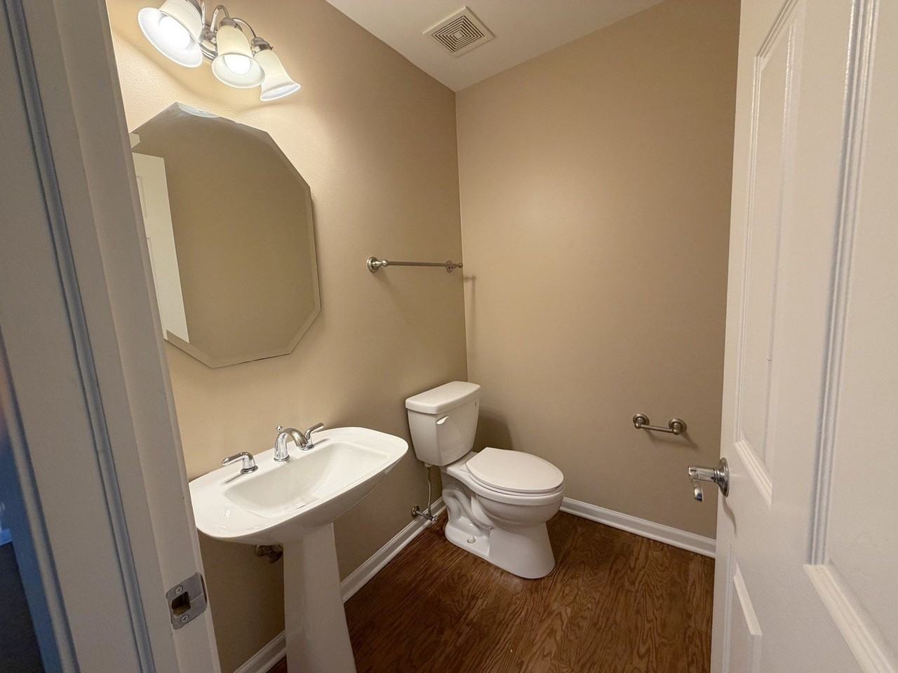 3257 Cool Springs Ct - Photo 7 of 13