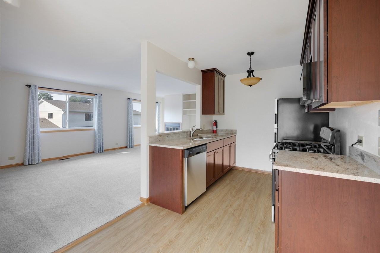 717 Whitesail Dr #717 - Photo 4 of 16