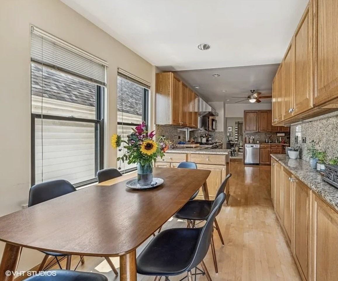 2837 N Southport Ave #3 - Photo 3 of 15