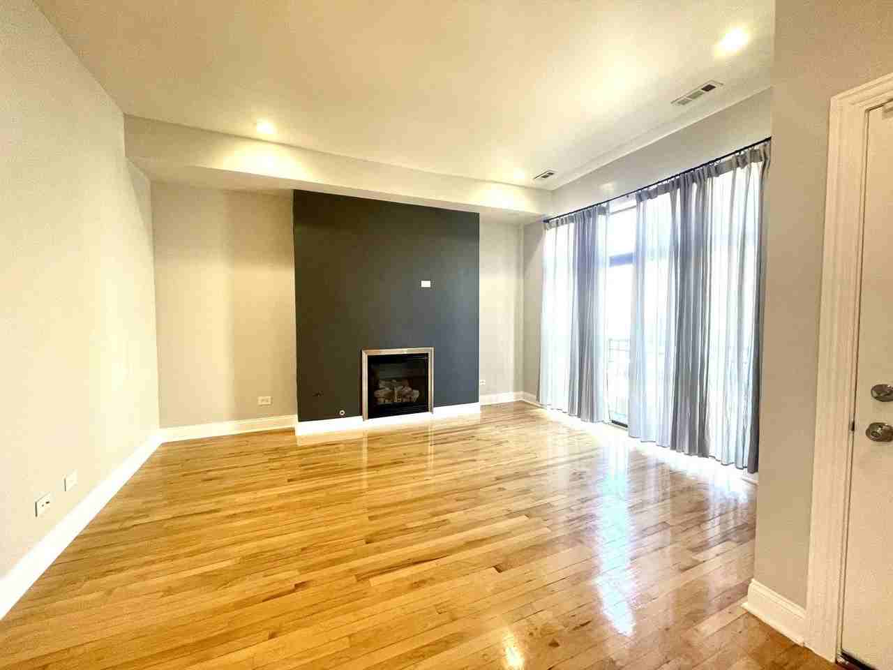 469 E Bowen Ave #1 - Photo 3 of 18