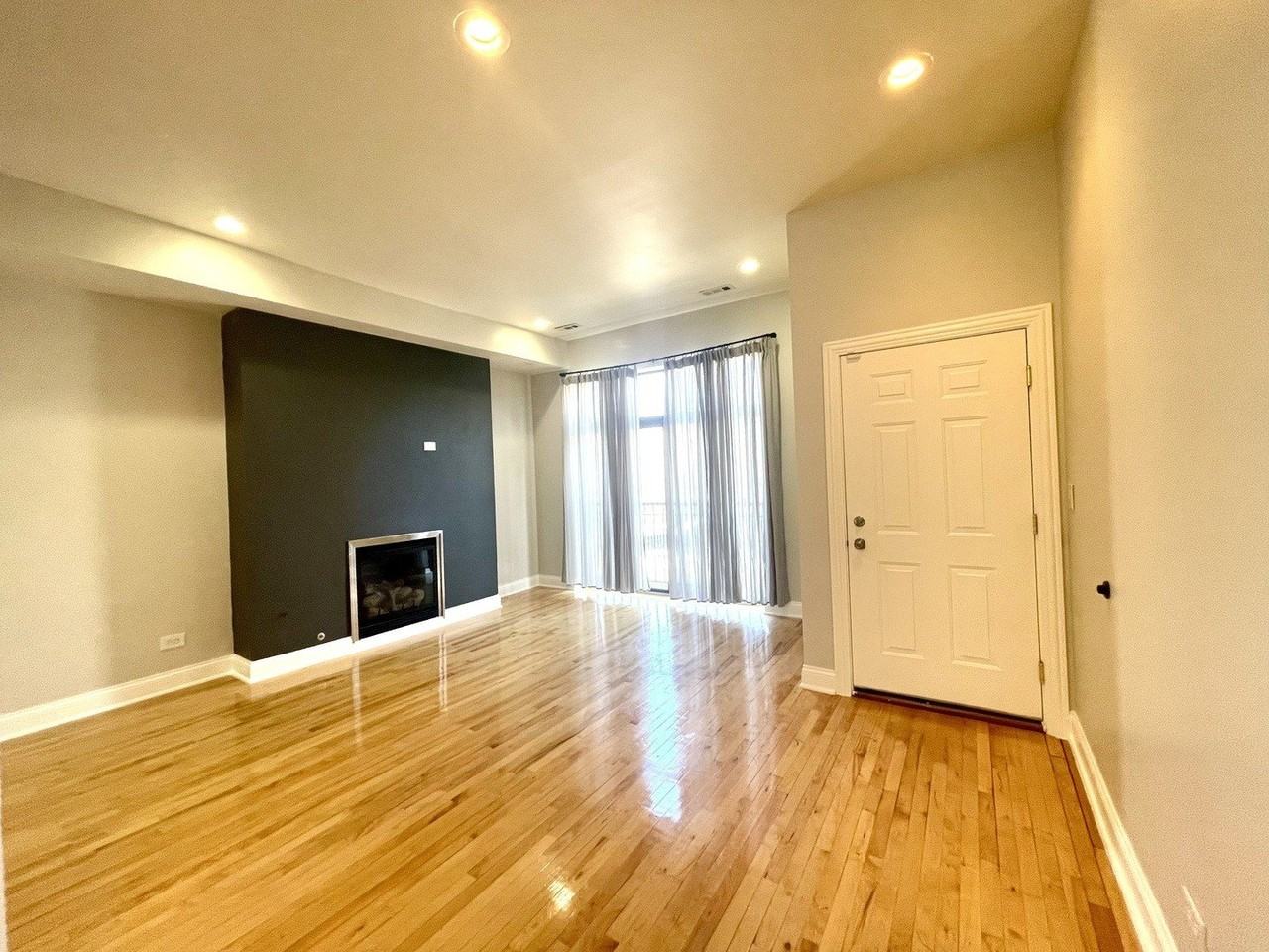 469 E Bowen Ave #1 - Photo 4 of 18