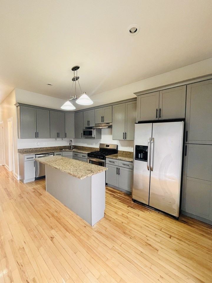 469 E Bowen Ave #1 - Photo 5 of 18