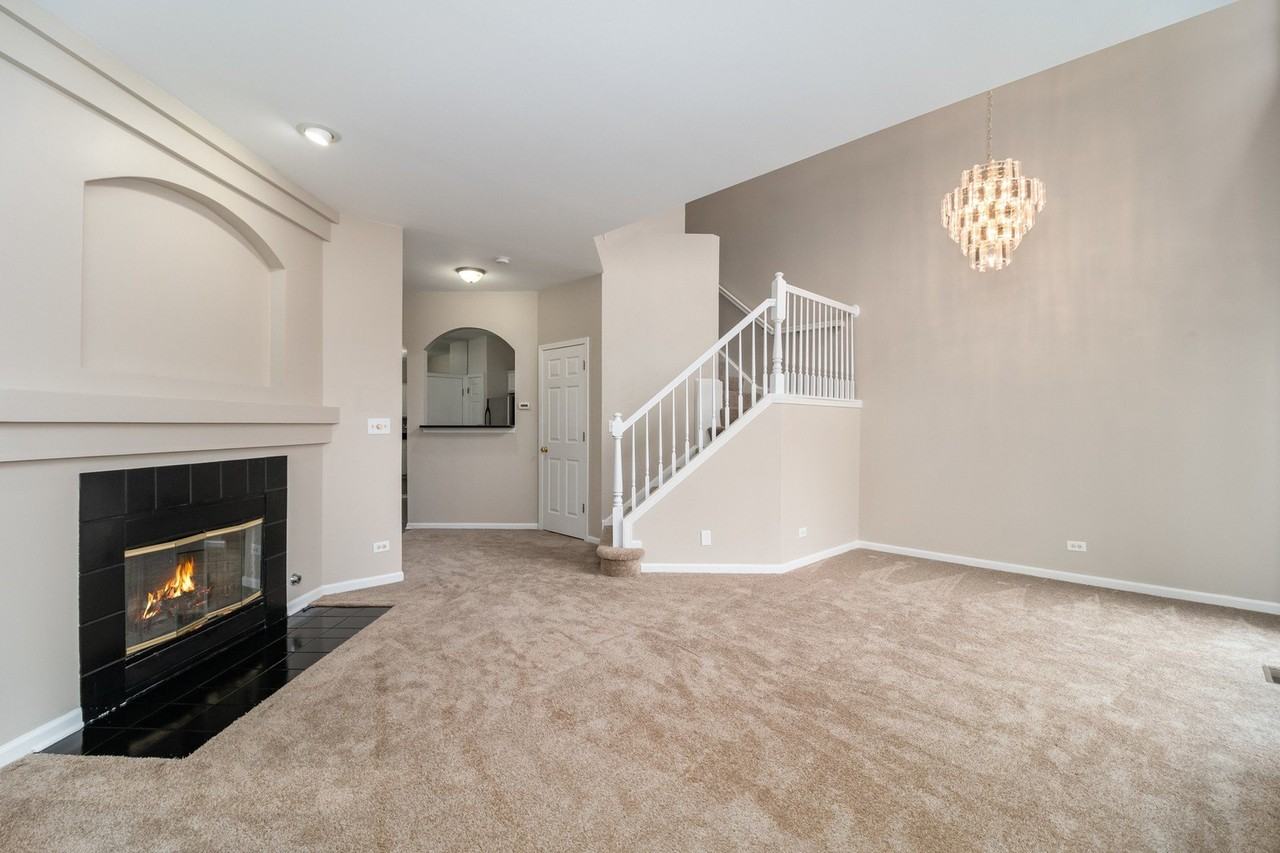 3071 Autumn Lake Dr - Photo 2 of 19