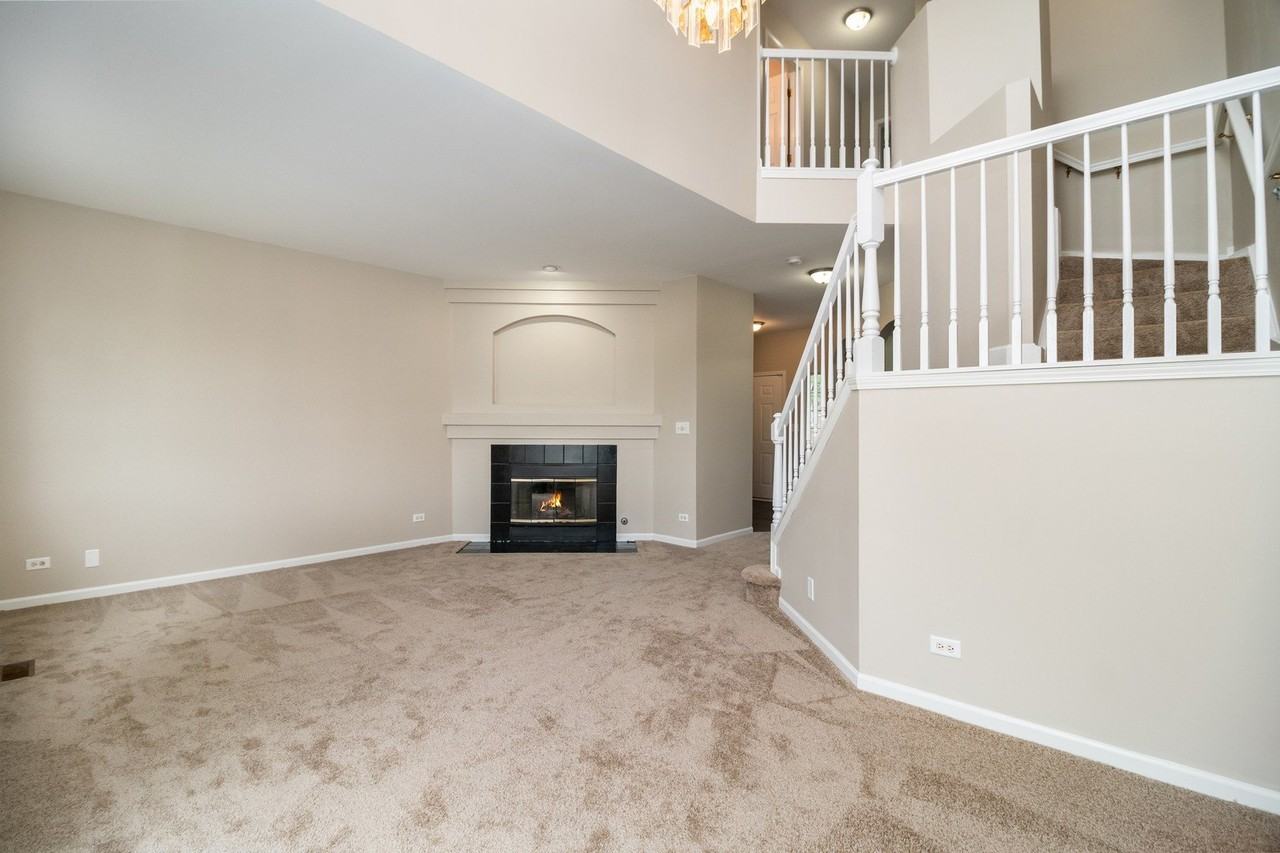 3071 Autumn Lake Dr - Photo 3 of 19