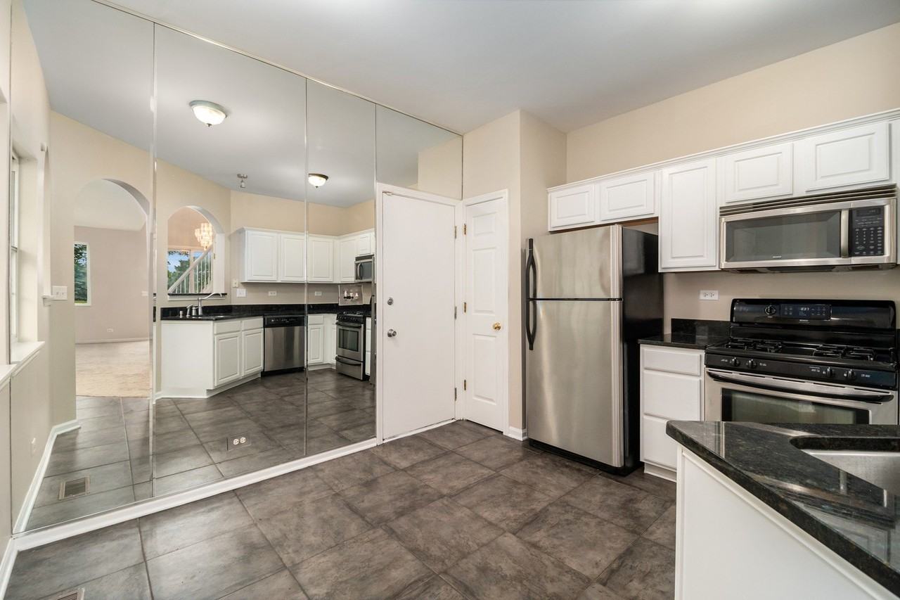 3071 Autumn Lake Dr - Photo 5 of 19