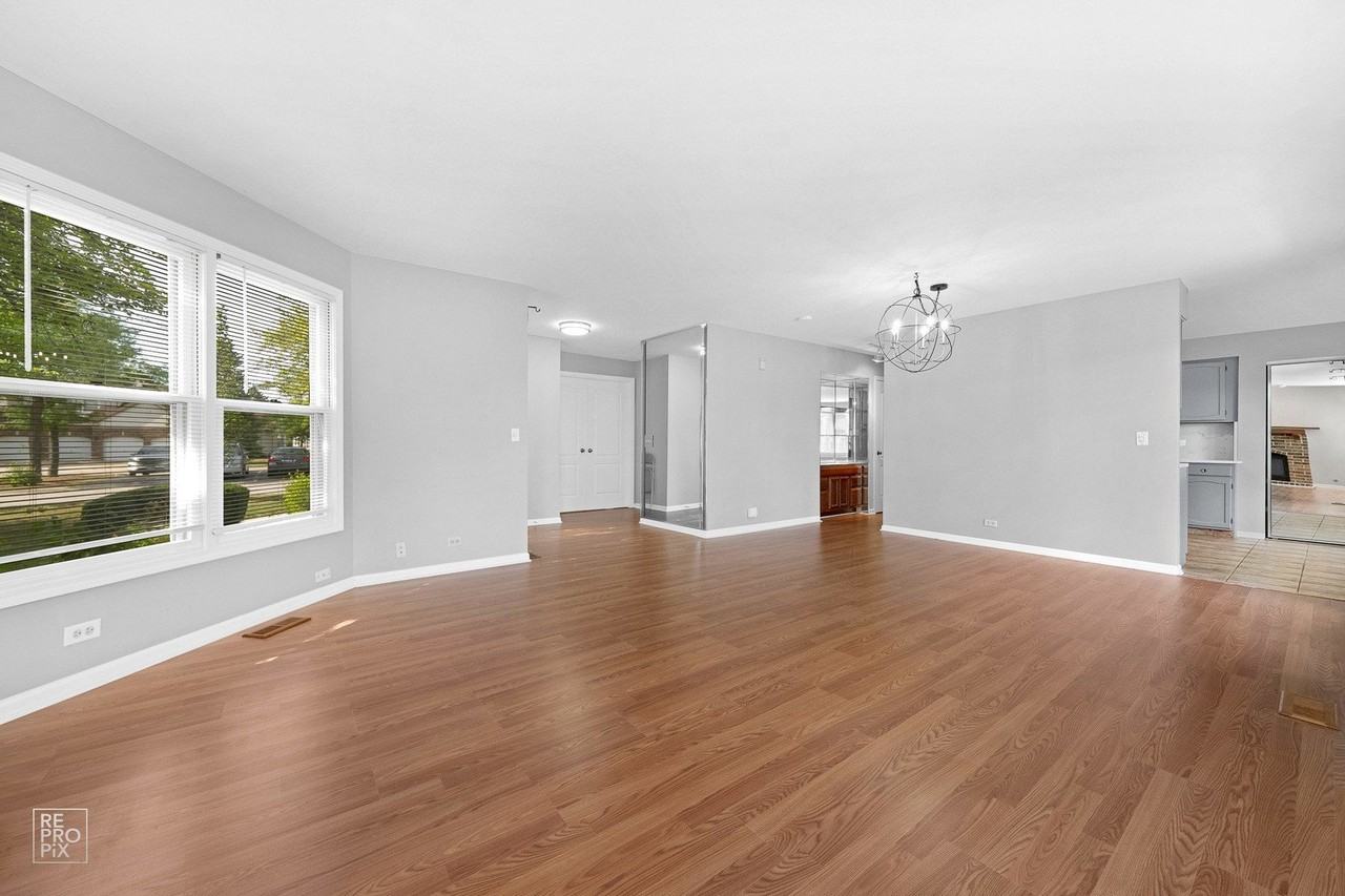 98 Willow Pkwy #98 - Photo 3 of 20