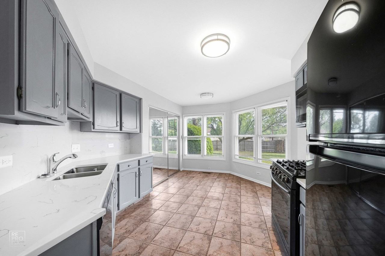 98 Willow Pkwy #98 - Photo 6 of 20
