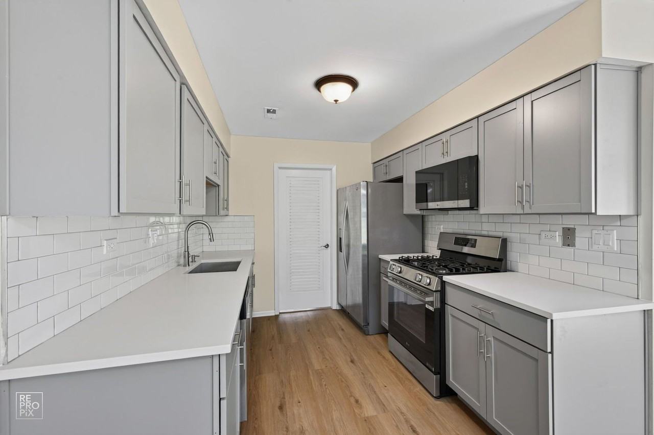 7922 Knottingham Cir #B - Photo 4 of 19