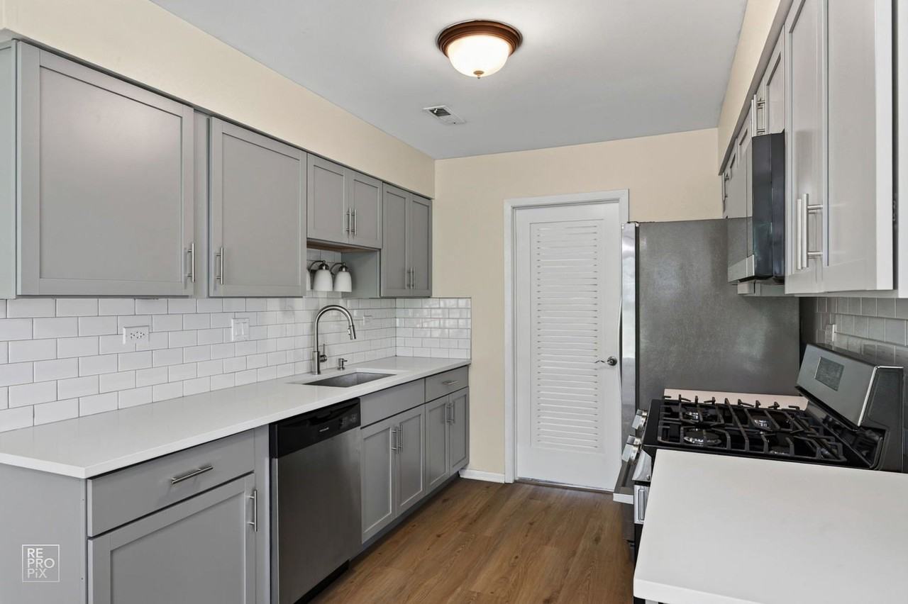 7922 Knottingham Cir #B - Photo 5 of 19