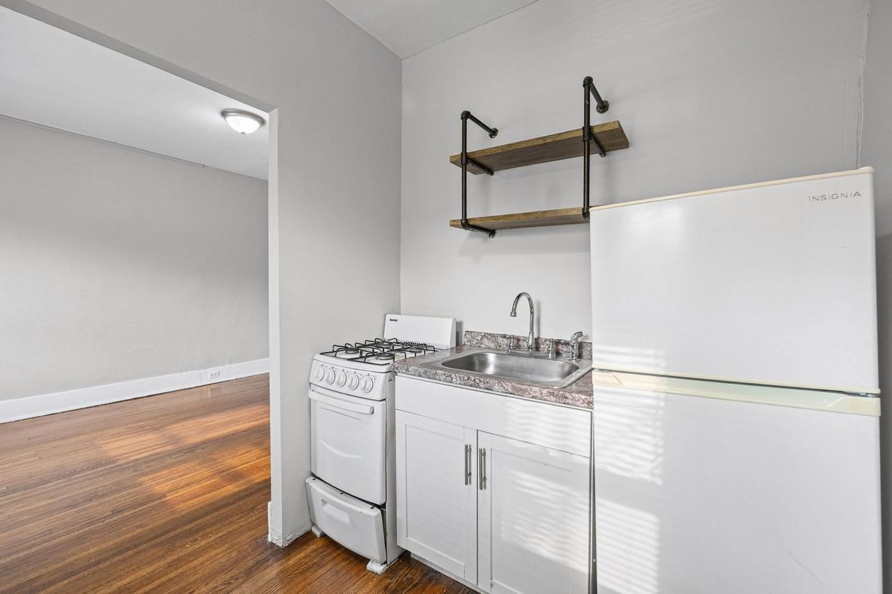 49 Troup St - Photo 7 of 41