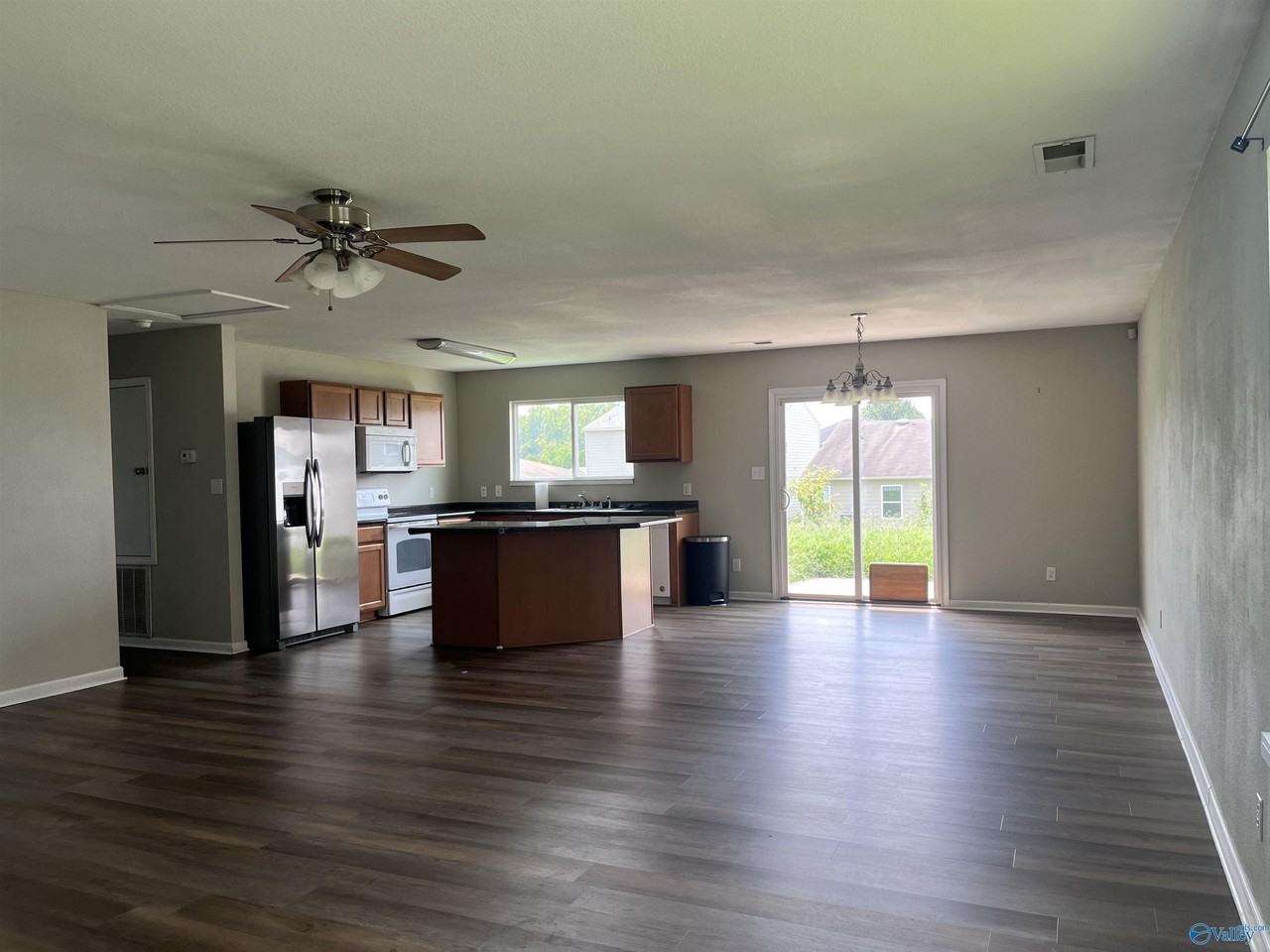 15281 Tyler Mill Dr - Photo 2 of 9