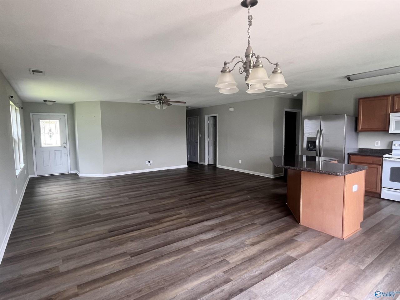15281 Tyler Mill Dr - Photo 3 of 9