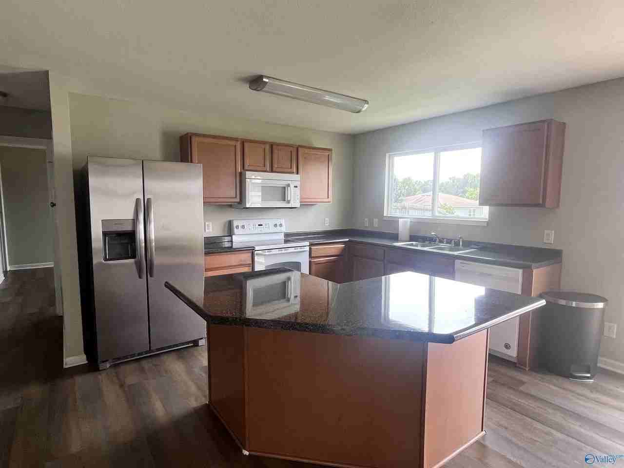 15281 Tyler Mill Dr - Photo 4 of 9