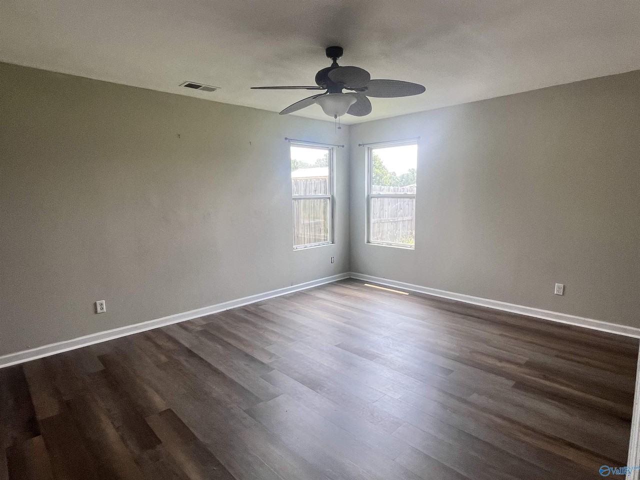 15281 Tyler Mill Dr - Photo 5 of 9