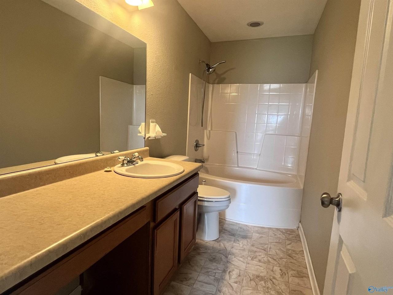 15281 Tyler Mill Dr - Photo 7 of 9