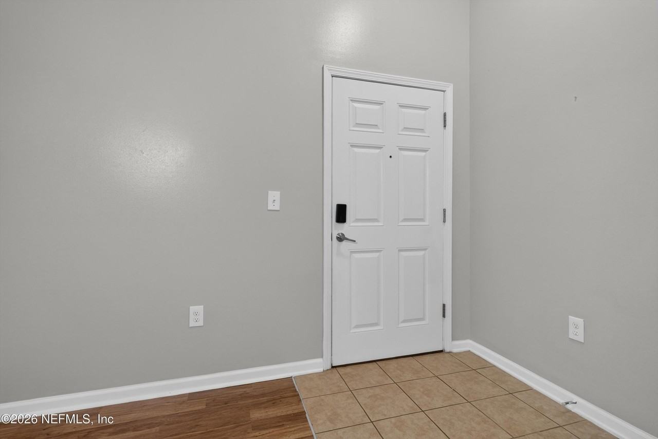 8196 Cabin Lake Cir #101 - Photo 5 of 32