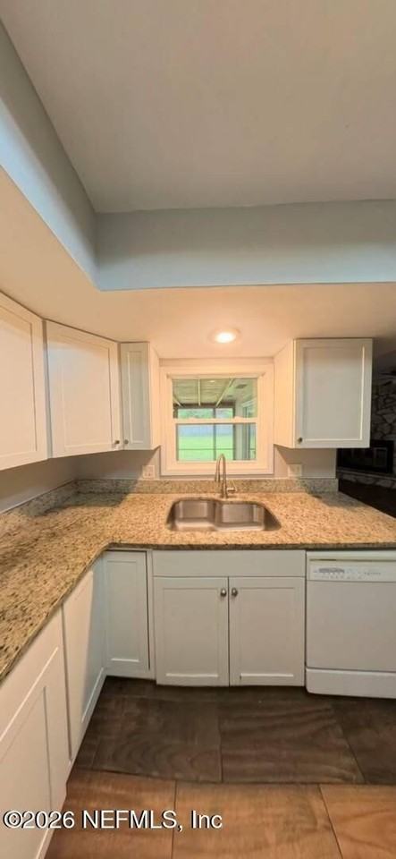 1294 Bee St N - Photo 2 of 28