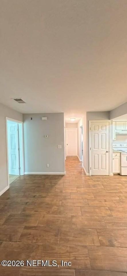 1294 Bee St N - Photo 7 of 28