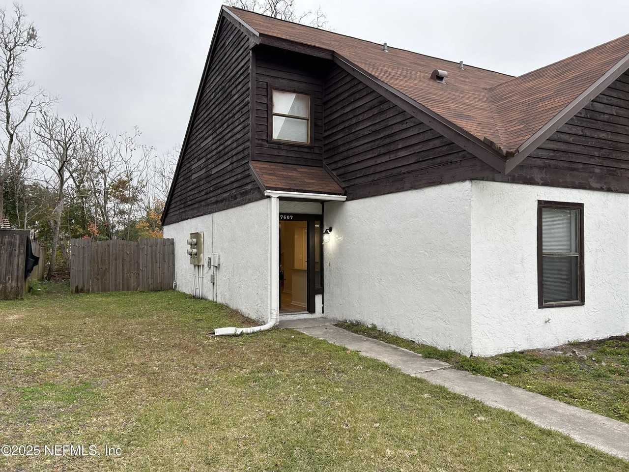 7607 Melissa Ct N - Photo 2 of 20