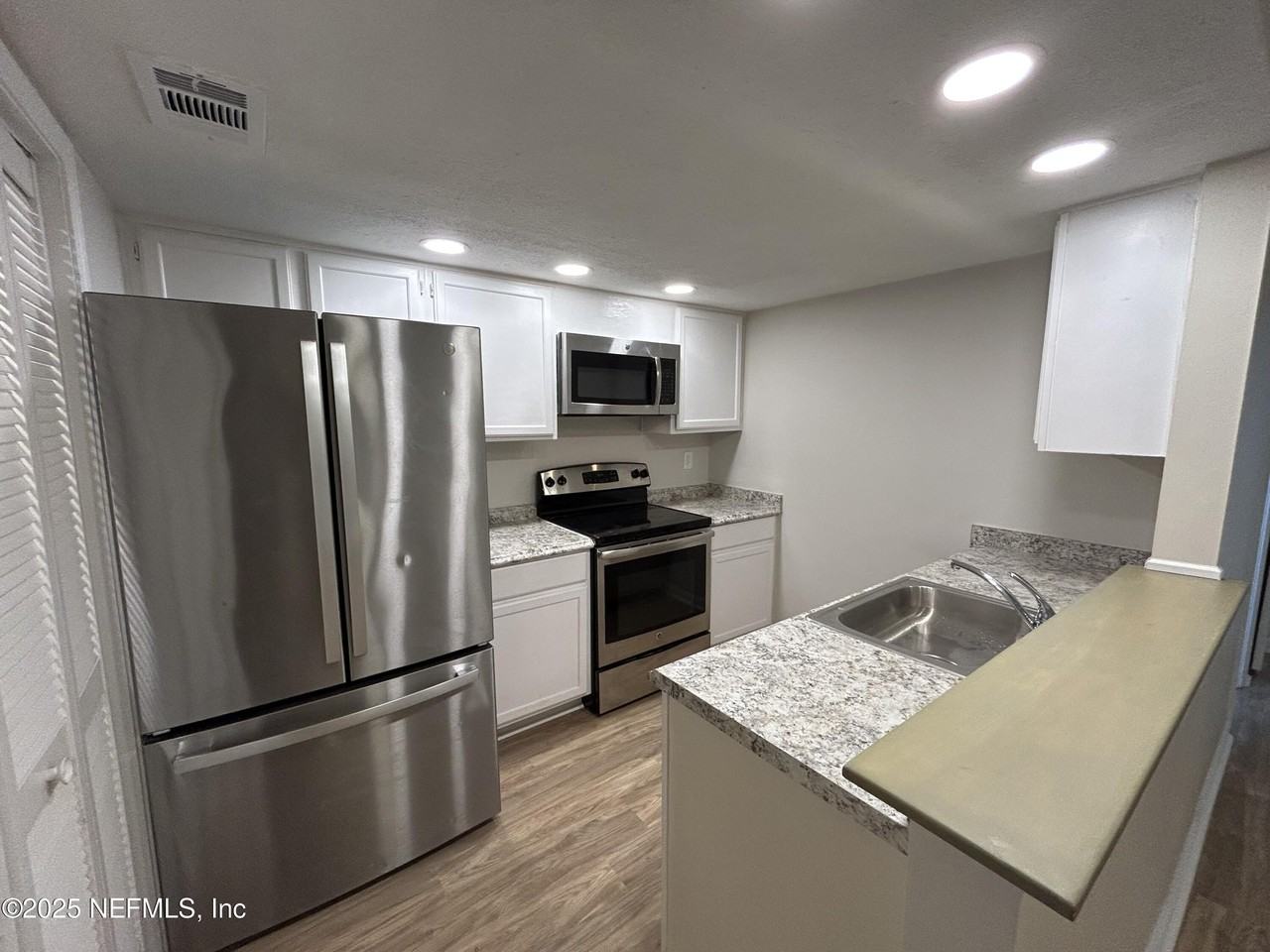7607 Melissa Ct N - Photo 5 of 20