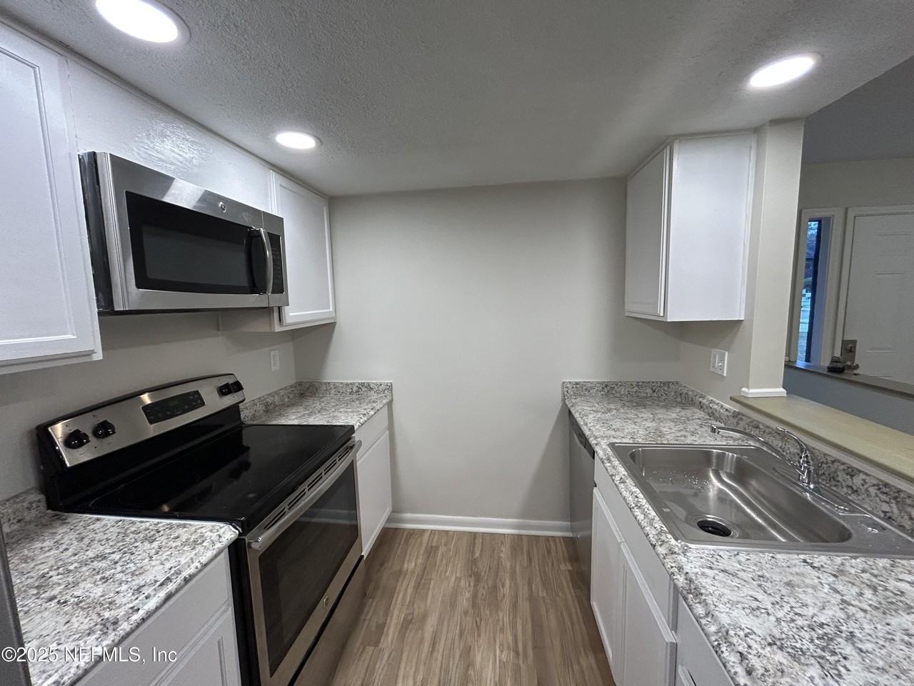 7607 Melissa Ct N - Photo 6 of 20