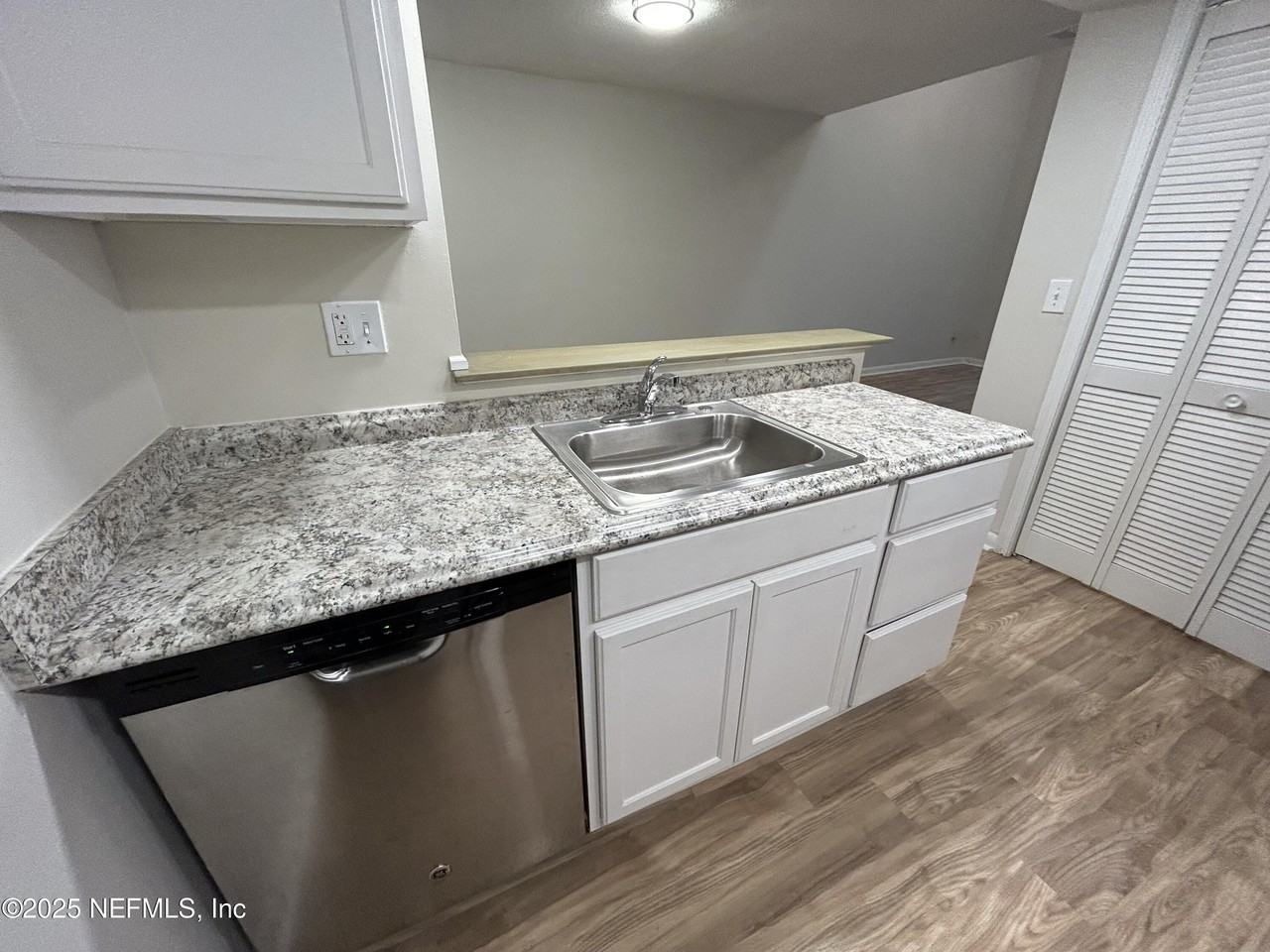 7607 Melissa Ct N - Photo 7 of 20