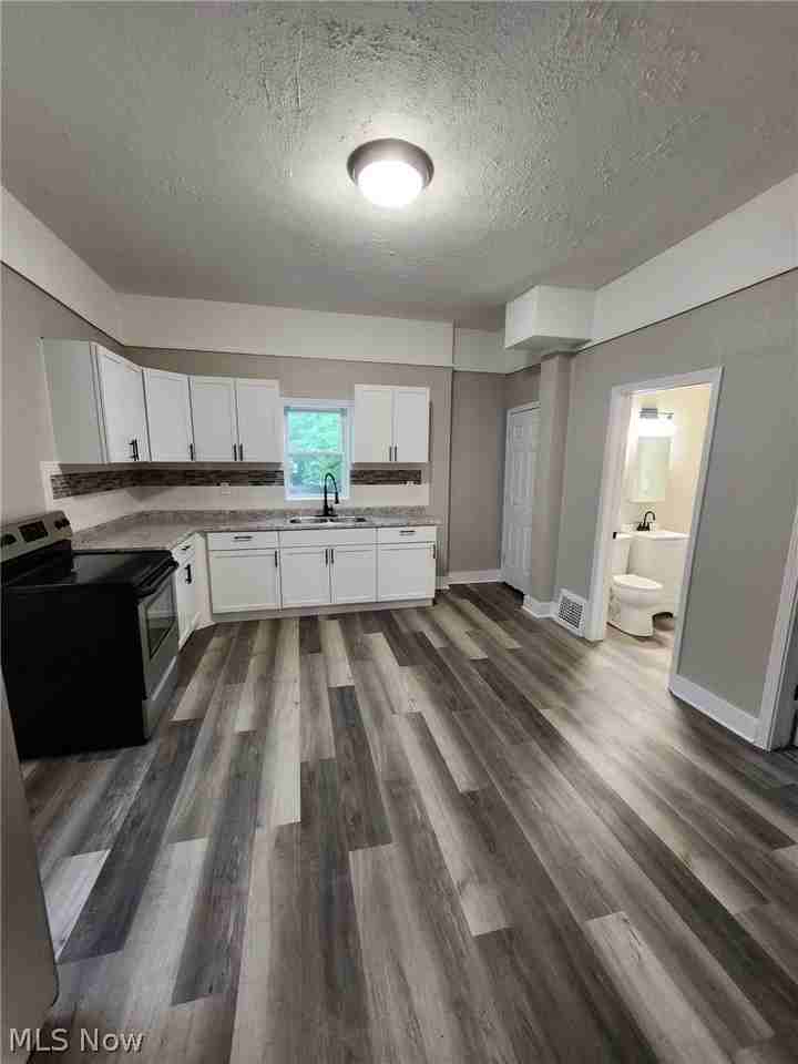 2030 W 81st St - Photo 2 of 7