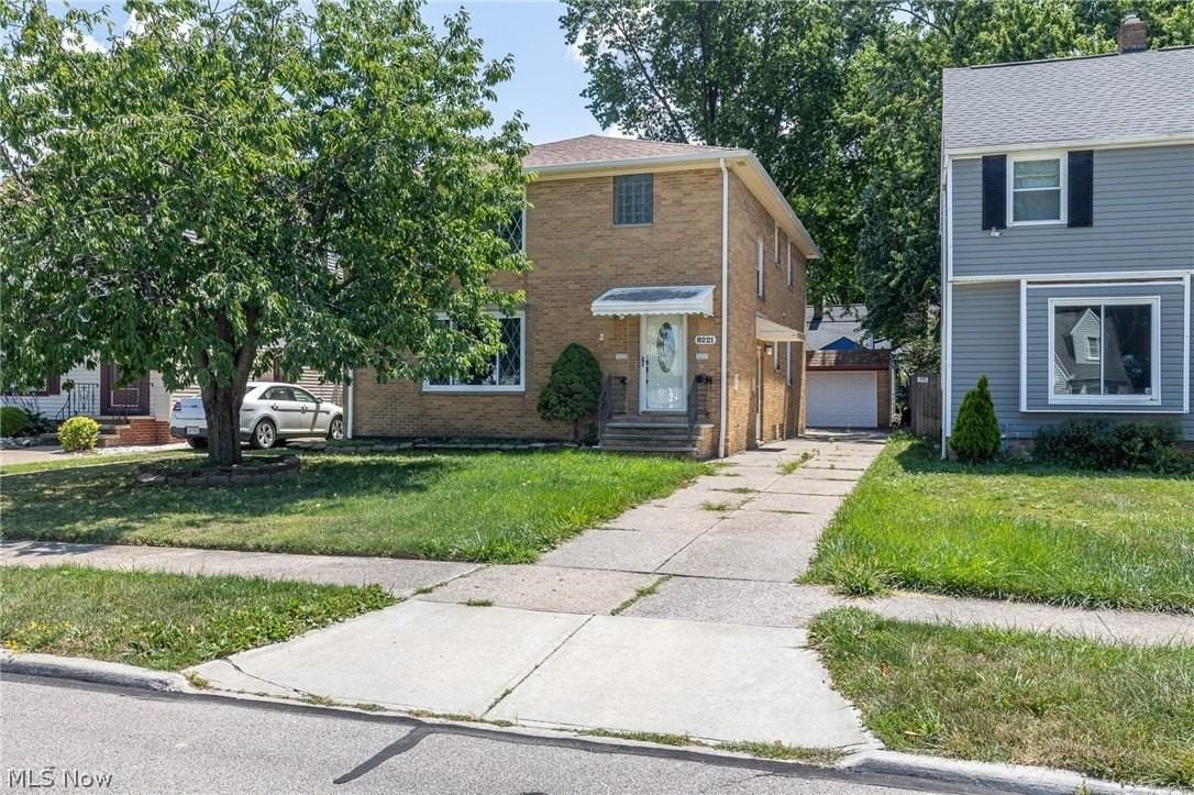 8221 Pelham Dr - Photo 2 of 27