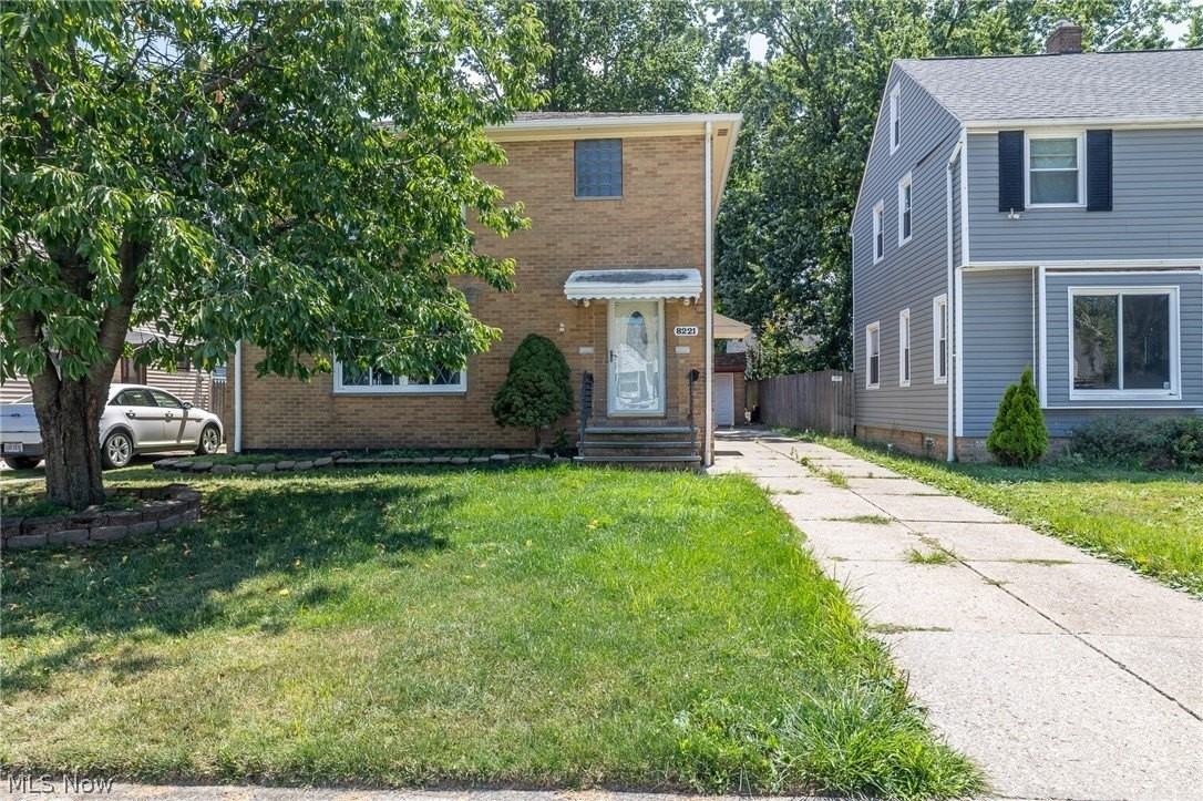 8221 Pelham Dr - Photo 3 of 27