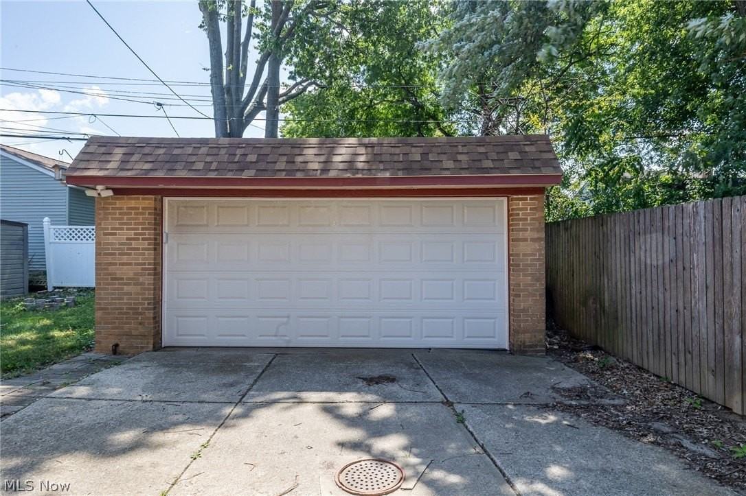8221 Pelham Dr - Photo 4 of 27