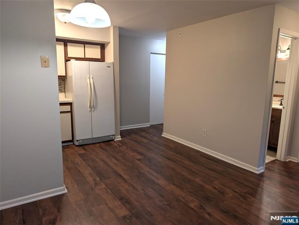 2021 Hawthorne Ln - Photo 6 of 19