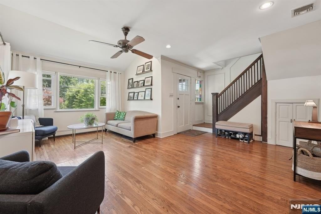 211 Pinelynn Rd - Photo 2 of 22