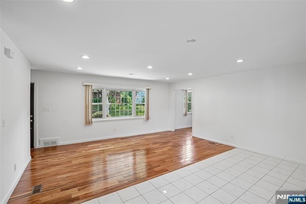 287 Buttonwood Dr - Photo 2 of 21
