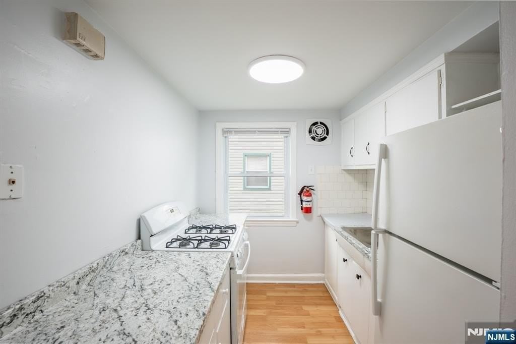 18 E 7th St #1 - Photo 4 of 15
