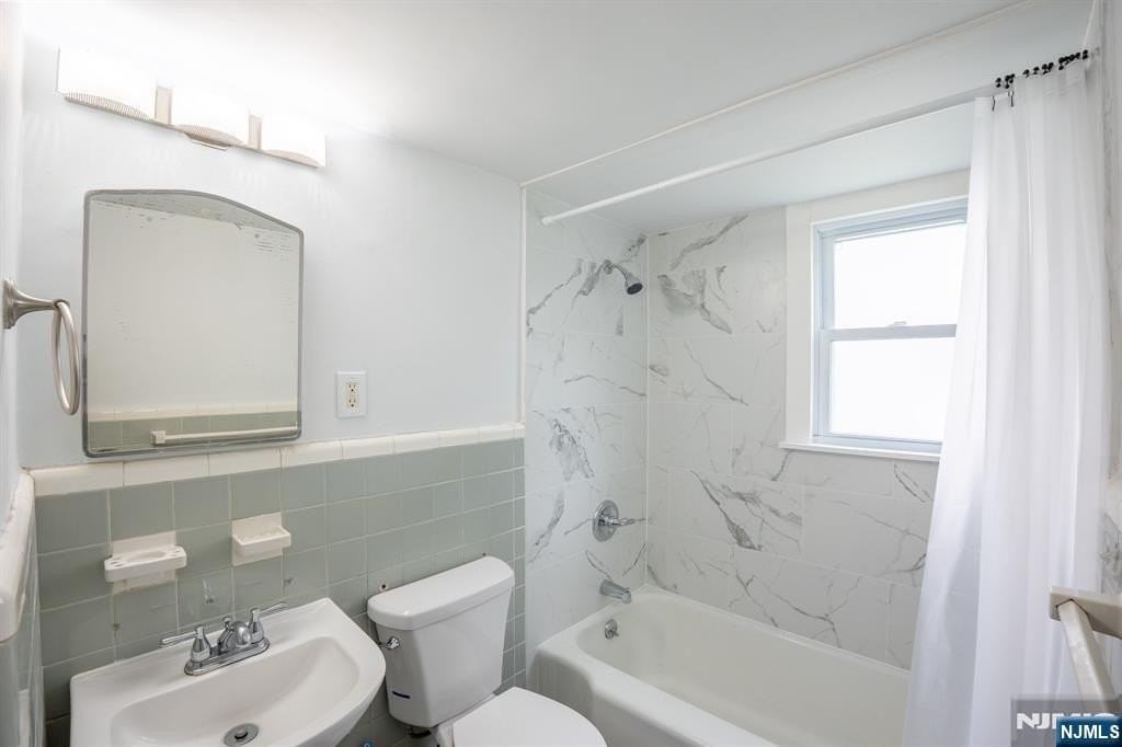 18 E 7th St #1 - Photo 7 of 15