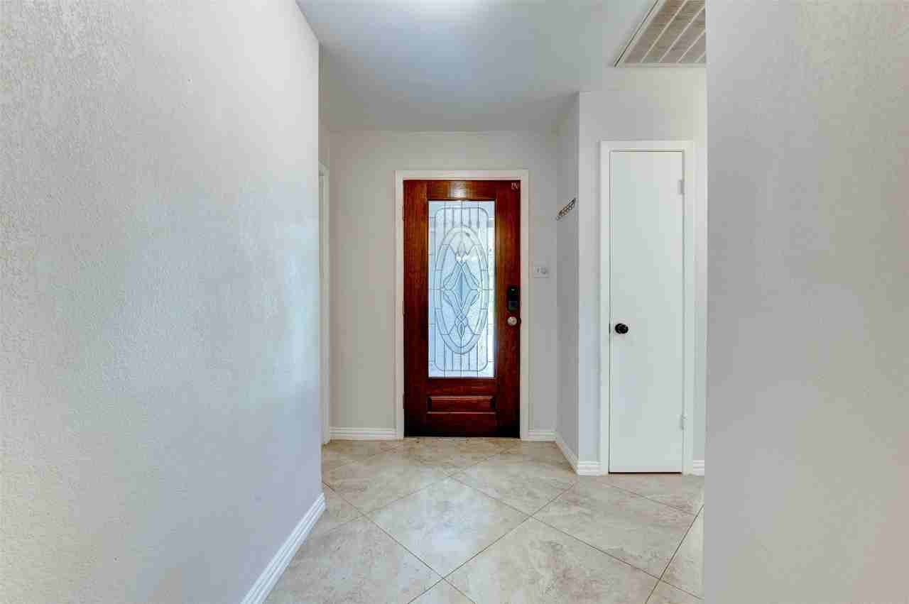 10703 Highland Woods Dr - Photo 2 of 33