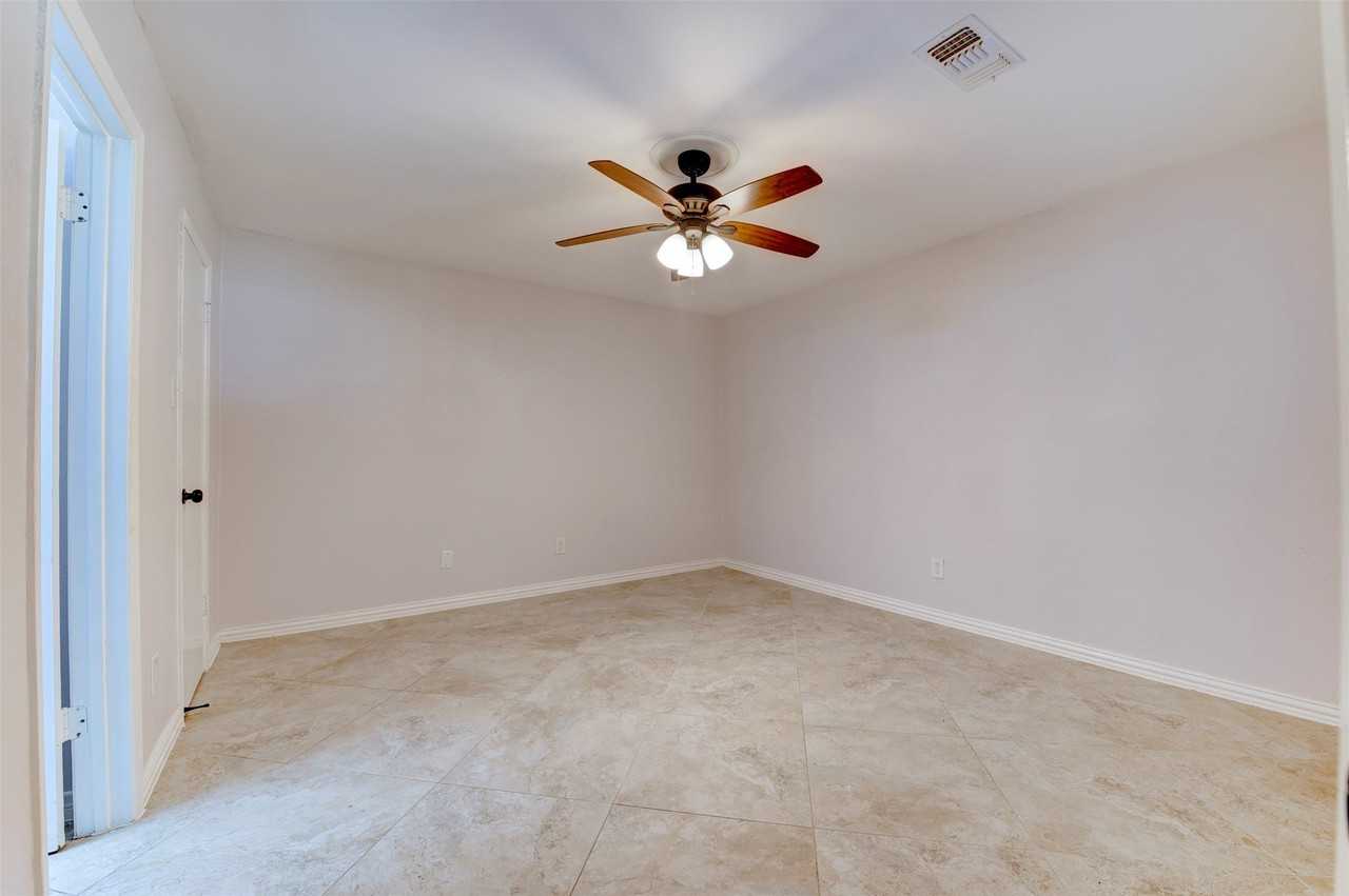10703 Highland Woods Dr - Photo 6 of 33
