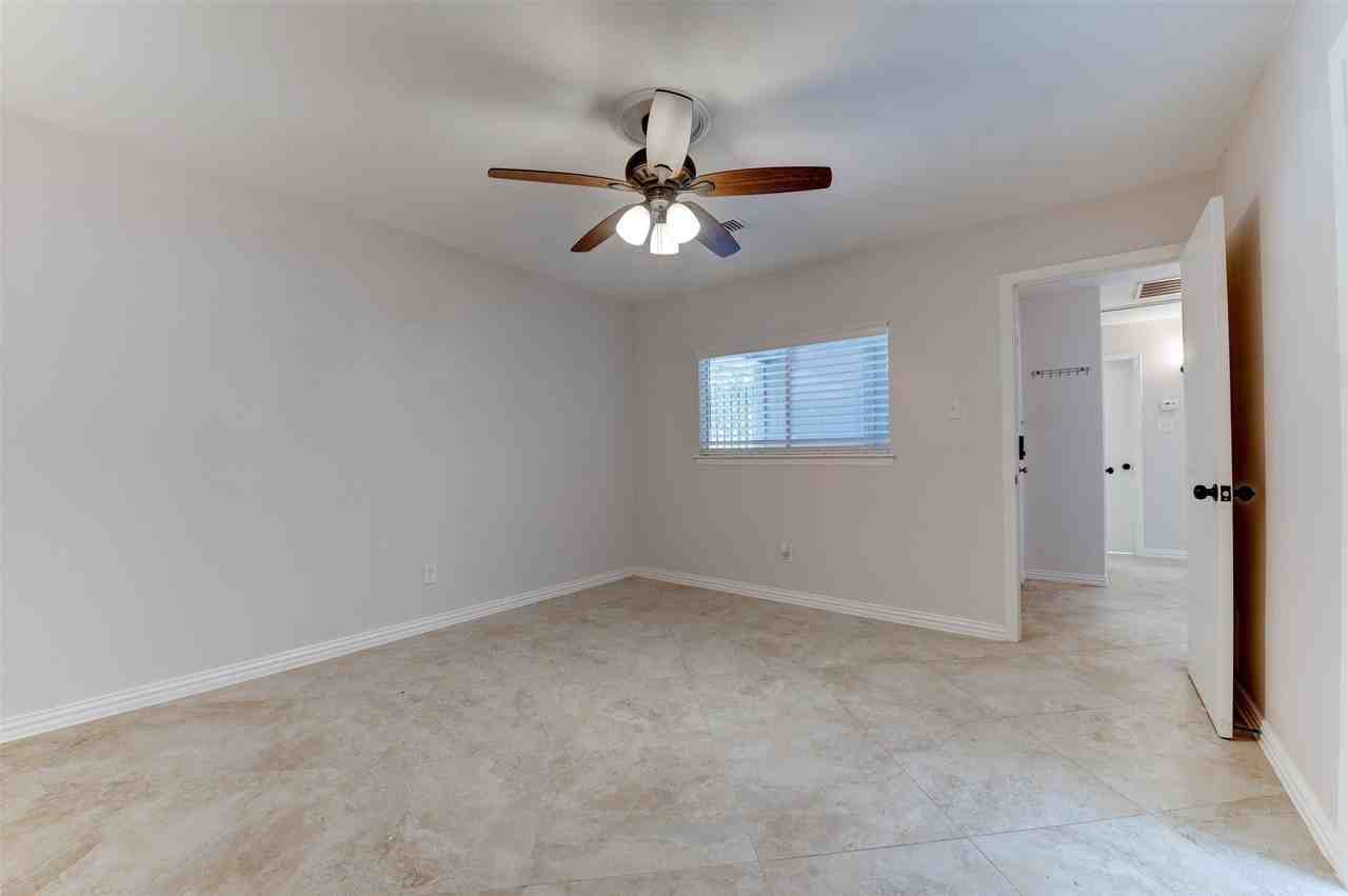 10703 Highland Woods Dr - Photo 7 of 33