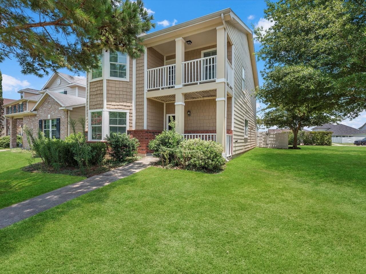 6131 Settlers Lake Cir W