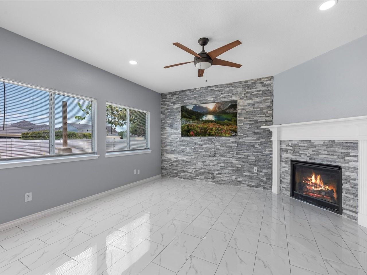 6131 Settlers Lake Cir W - Photo 2 of 14