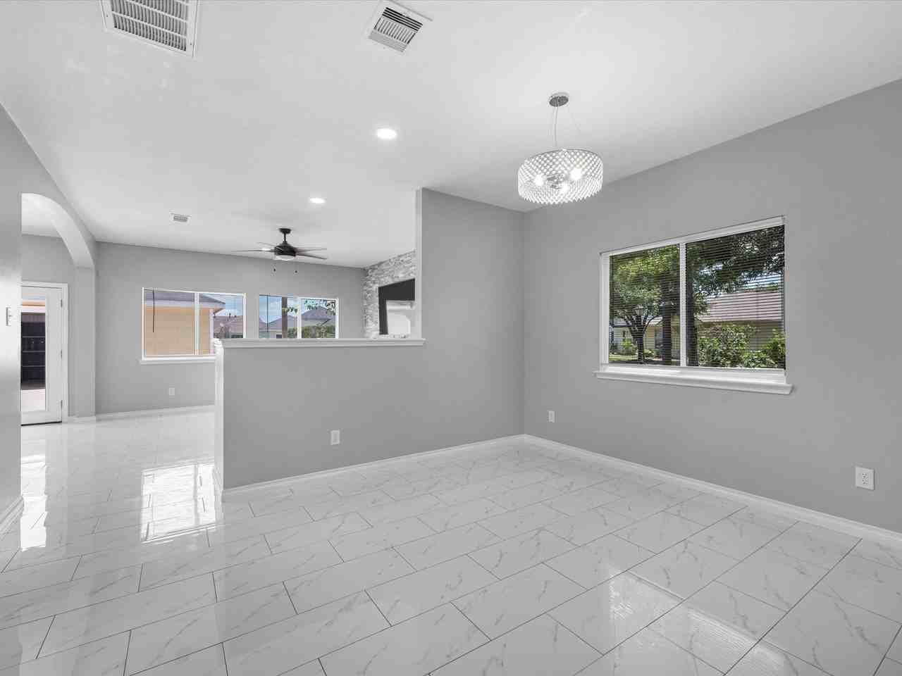 6131 Settlers Lake Cir W - Photo 3 of 14