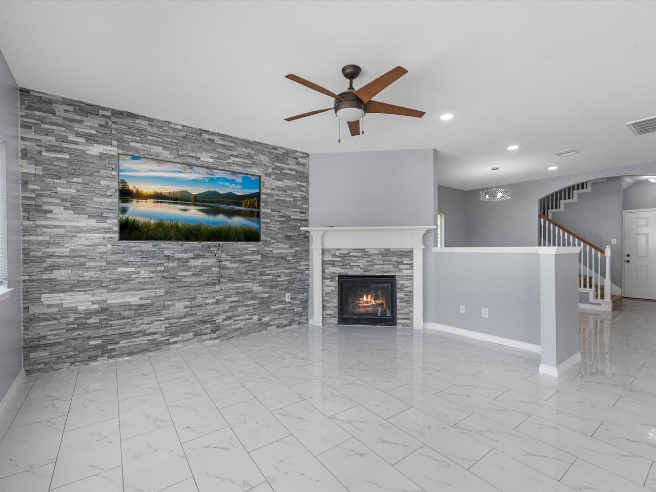 6131 Settlers Lake Cir W - Photo 4 of 14
