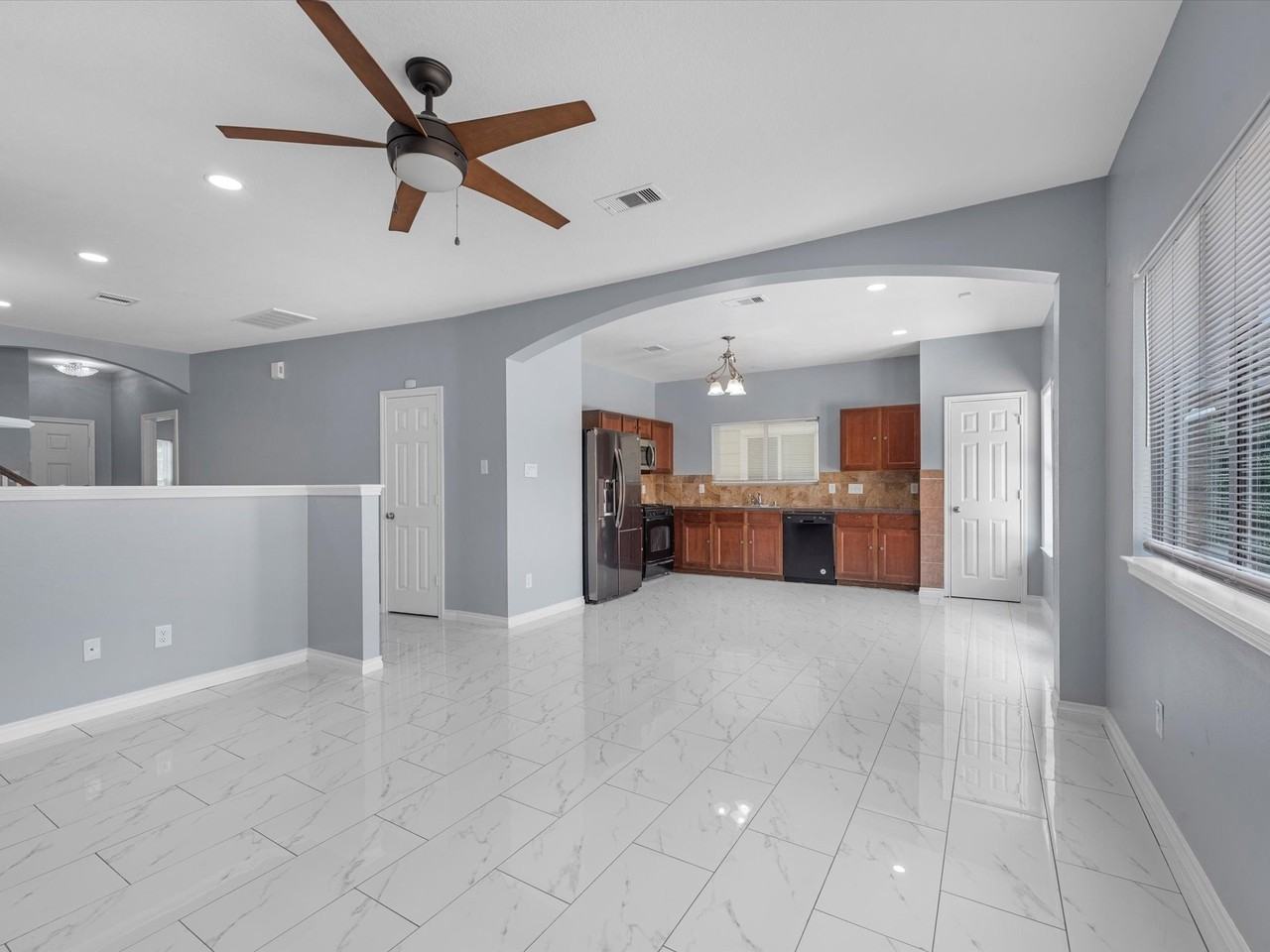 6131 Settlers Lake Cir W - Photo 5 of 14