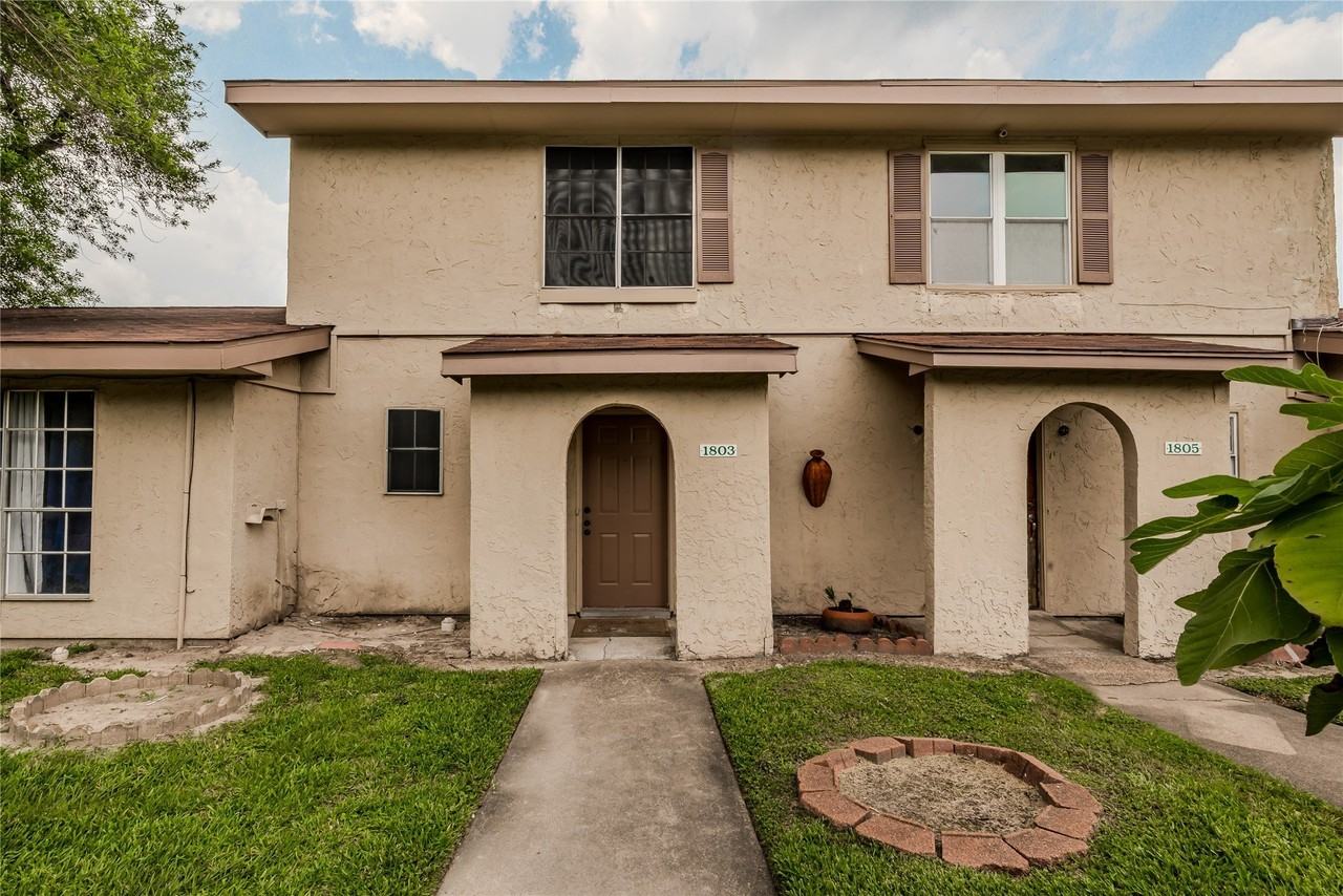 1803 Country Village Blvd - Photo 2 of 37
