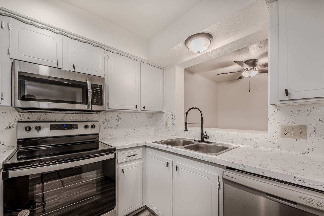 1803 Country Village Blvd - Photo 3 of 37