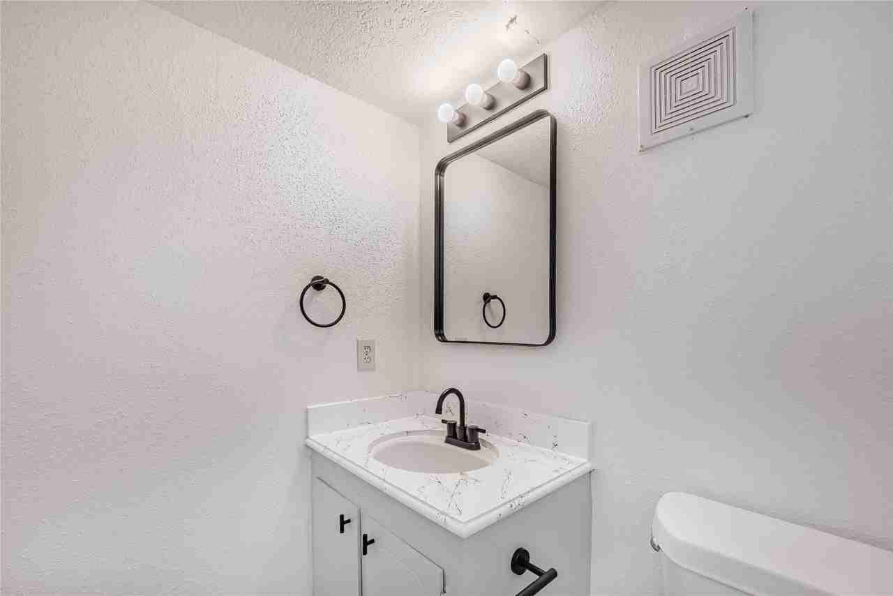 1803 Country Village Blvd - Photo 7 of 37