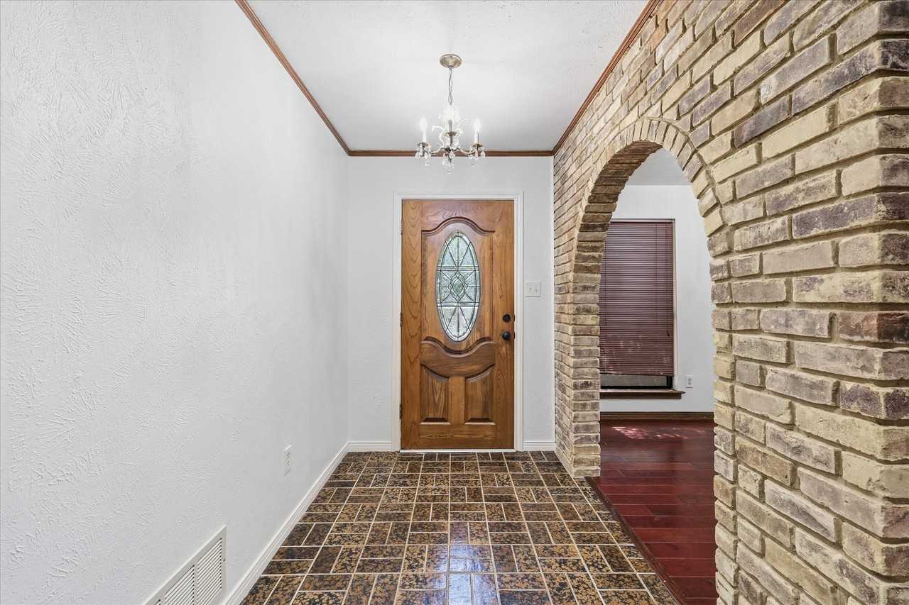 114 Stone Canyon Dr - Photo 2 of 34